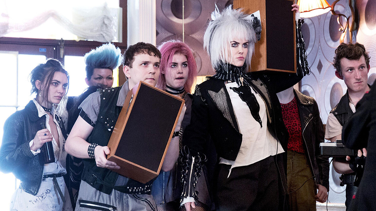  妮可基嫚化身龐克教母！《派對撩妹守則》一段撩與被撩的厭世羅曼史