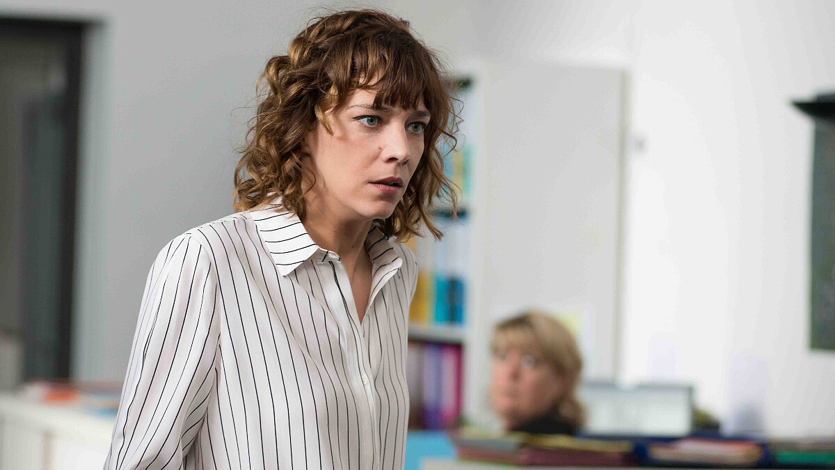 「這間公司值得你賣命嗎？」強逼九千名員工自動離職，新片《黑腥企業》揭露恐怖職場霸凌