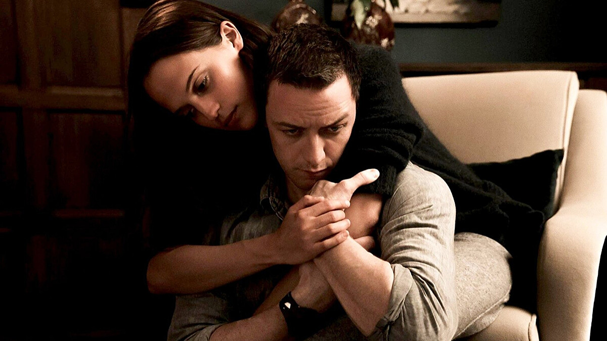 最揪心的遠距愛戀！詹姆斯麥艾維、艾莉西亞薇坎德攜手主演愛情新作《當愛未成往事》