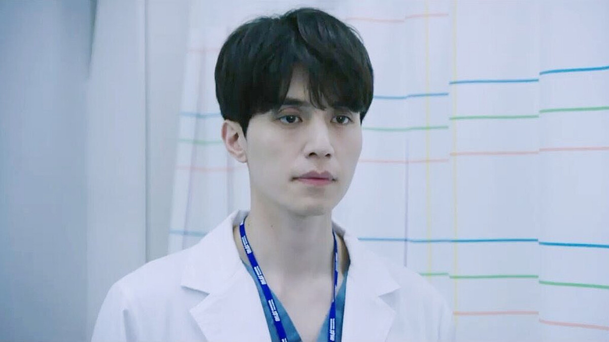 那樣迷人可以嗎?黑袍換白袍,李棟旭全新作品《Life》,韓國收視率破紀錄!