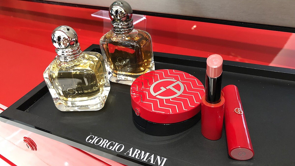 網路買更方便!GIORGIO ARMANI終於推出亞曼尼精品美妝官方線上旗艦館,奢華訂製緞光水唇膏隱藏色、氣墊粉餅限量版都在這