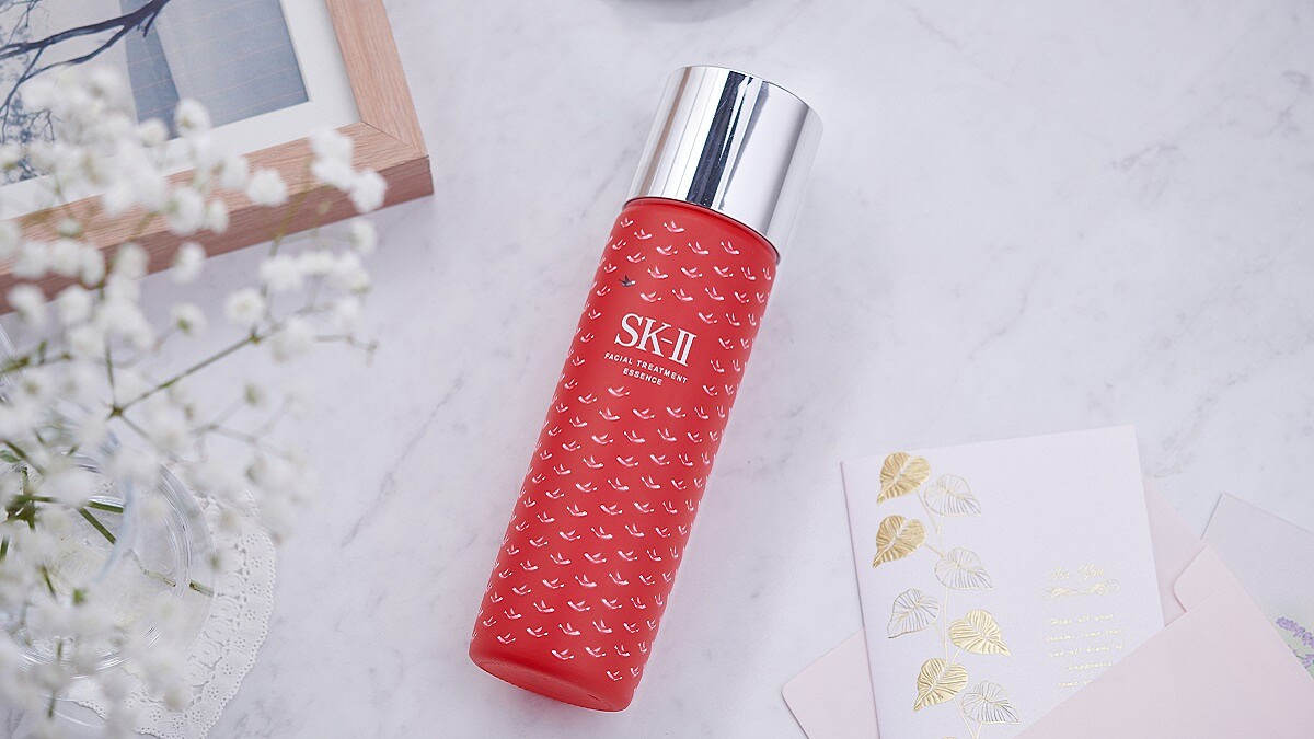 說到夢幻禮物、就不能不提它… 獻給追夢不懈的閨蜜，堅持自我、更要靠無敵青春露，一起用美肌陪妳追夢