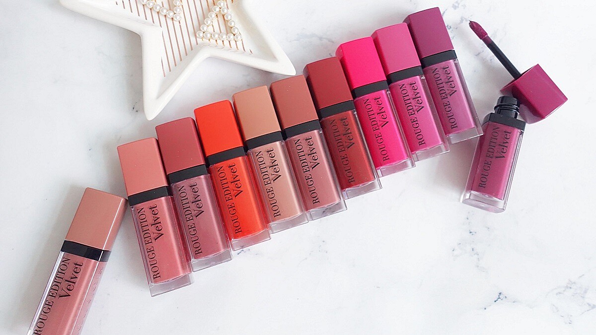 開架最威～選對命定唇色，一擦馬上白一階！每個女生都該有的專屬自拍色，不需修圖就能拍出撩人神顏值！ 