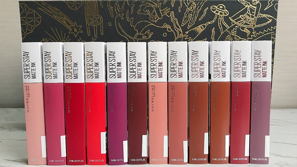 真的完全不沾吸管、不沾杯!媚比琳打造開架最持久的絲絨霧唇,全新12色超持久霧感液態唇膏