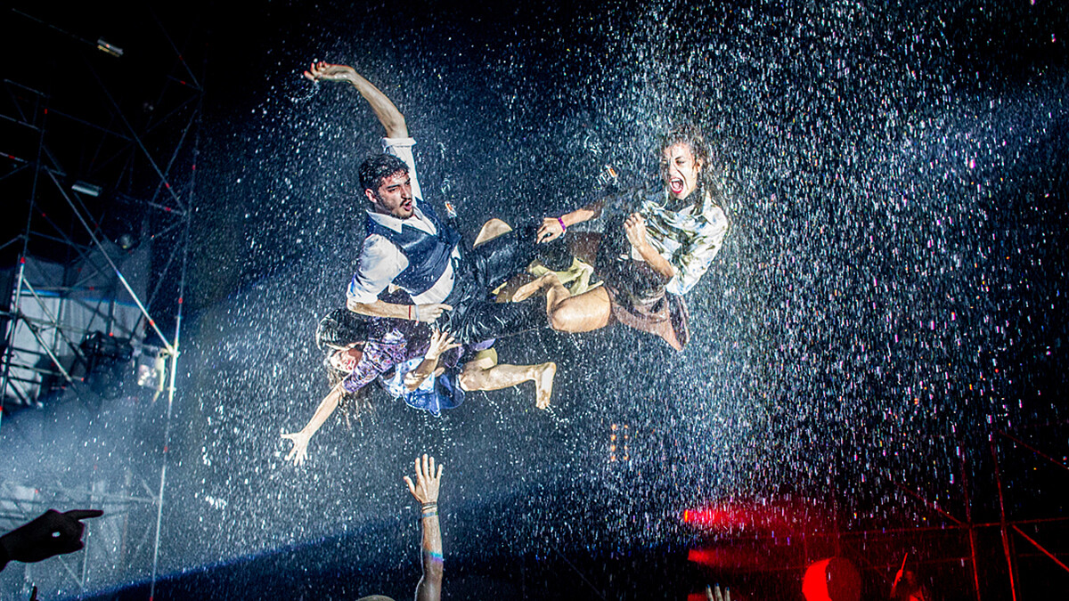 全球超過600萬人朝聖、巡迴58座城市！360度零死角的瘋狂演出《極限震撼 FUERZA BRUTA》