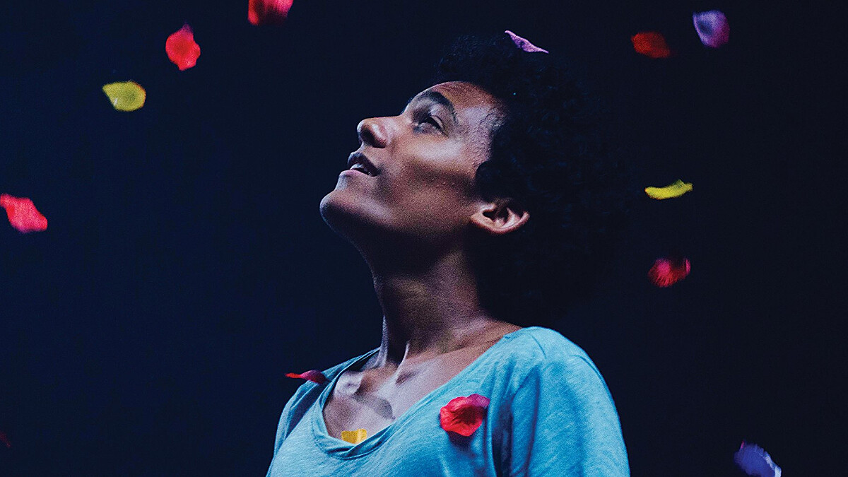 14歲男孩穿高跟鞋、畫紅唇...動人歌舞新片《男孩愛最大》，探索內心最真實的自己