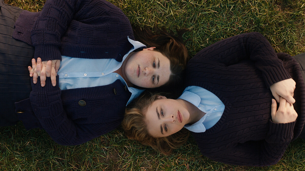 「我沒想過自己是同性戀...」超殺女克蘿伊摩蕾茲詮釋女同志，《她的錯誤教育》一趟坦然面對自我的過程