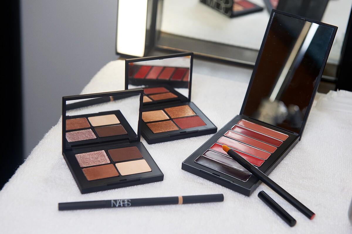 「裸蜜桃、糖果粉、櫻桃紅…」7色都是美色之選～Nars限量惹火7原罪唇彩盤，讓雙唇成為最美麗的犯罪！