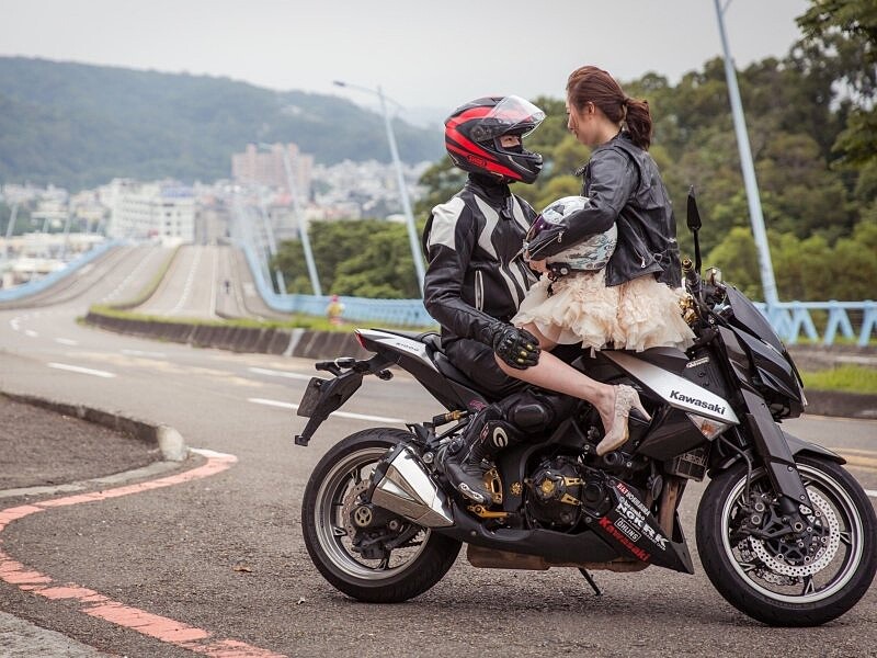 皮外套的個性婚紗照／圖片取自veryWed