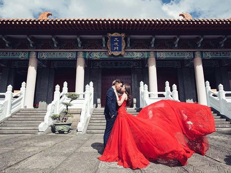 唯美浪漫薄紗裙婚紗／圖片取自veryWed