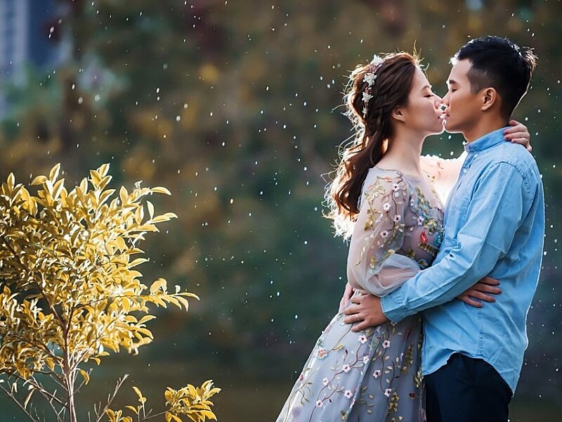 淡色系印花禮服／圖片取自veryWed