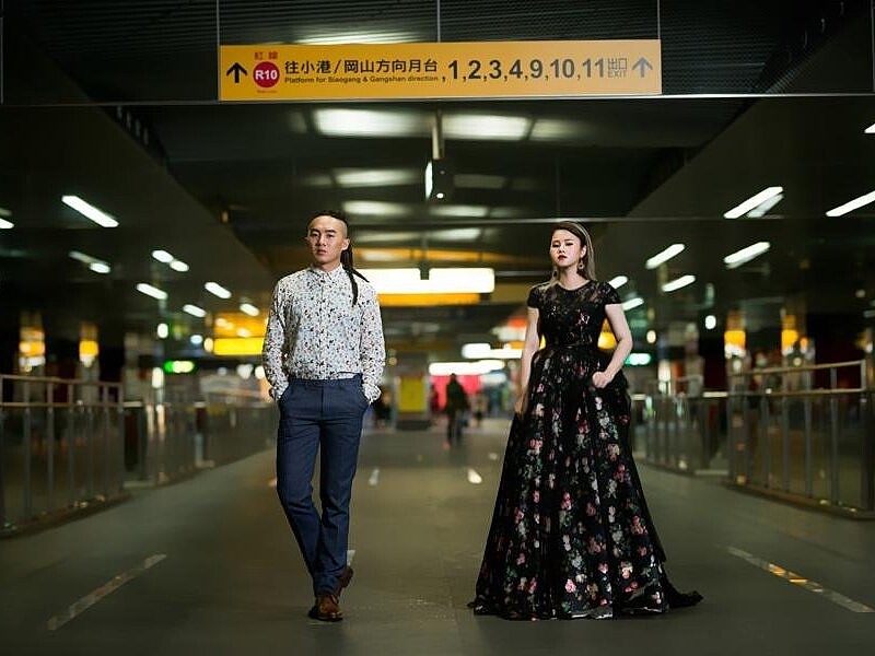 色彩鮮明大膽印花婚紗／圖片取自veryWed