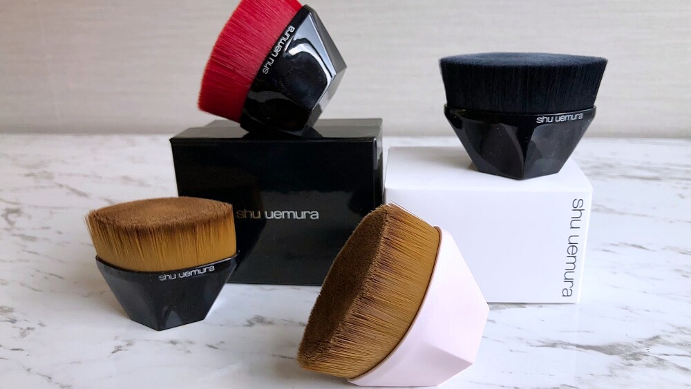 被譽為神刷的#55零刷痕粉底刷再推極黑限量版!看這支#55刷的4種顏色進化史