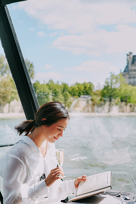 ▲在陽光沐浴下遊河,恣意收錄美好的味覺和視覺盛宴。