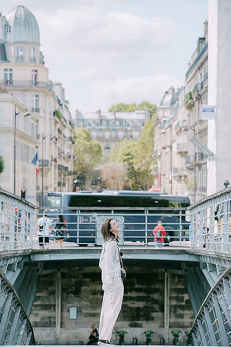 ▲在奧塞博物館附近的Port de Solferino碼頭下船後,還可在塞納河畔逛逛走走,享受巴黎的好天氣。