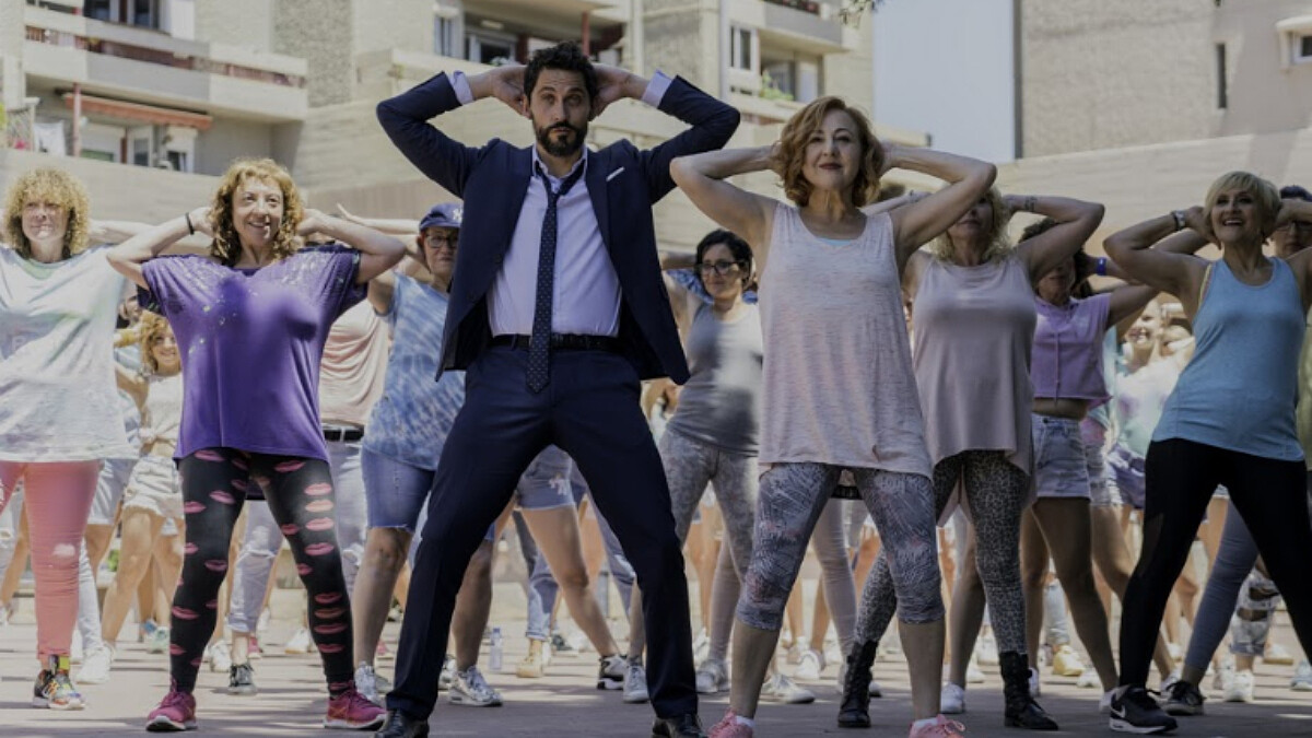 人生勝利組一秒變魯蛇！西班牙熟男帥哥主演《我的媽咪金搖擺》，讓地方媽媽幫你拯救生活