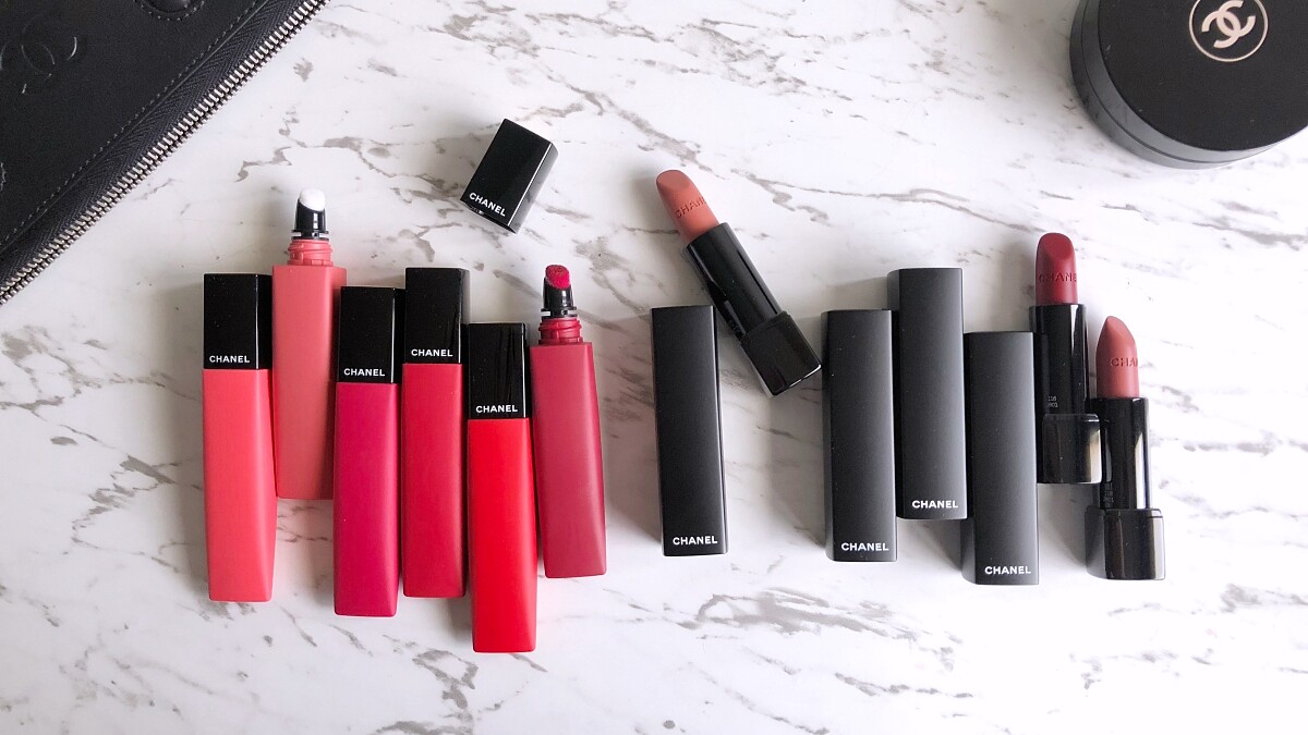 「首度推出氣墊唇釉，畫起來是粉彩般的霧感」還有全新霧面管身口紅，香奈兒超炫耀唇彩一口氣推出兩大霧面唇彩系列