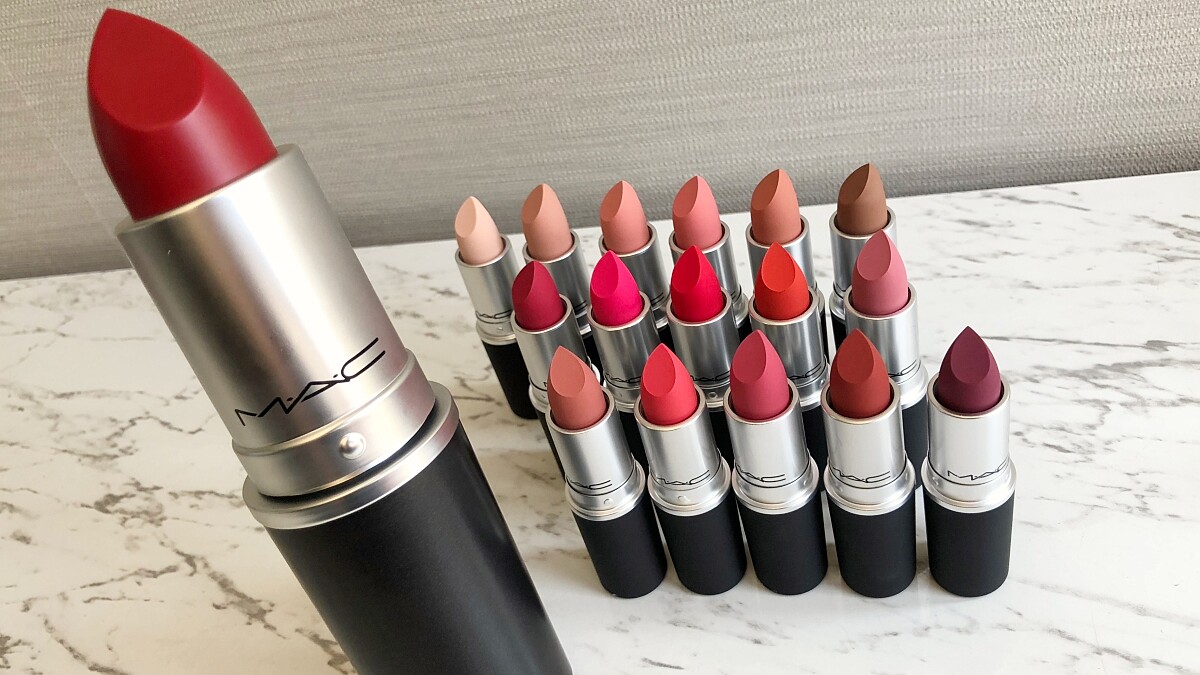 睽違9年推出的新質地！M.A.C子彈唇膏新增「絲柔粉霧唇膏」，3大必買理由+5大必收色號整理好了，其中的#Devoted To Chili超美