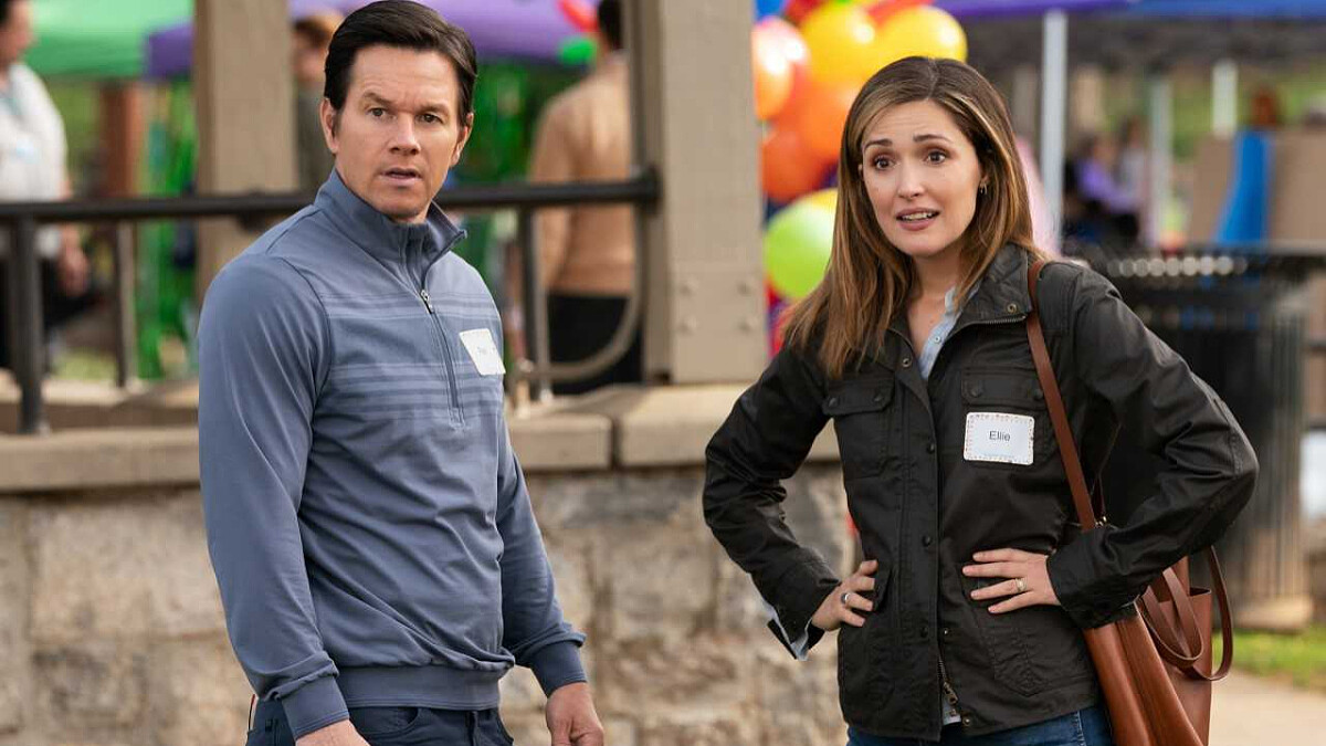 「我們大可以領養一個小小孩不會頂嘴、穿丁字褲！」這對父母也超ㄎㄧㄤ，馬克華伯格、蘿絲拜恩主演溫馨喜劇《速成家庭》