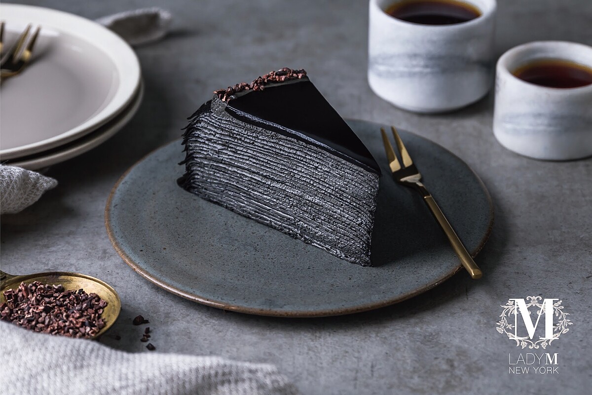 男朋友也會愛的優雅黑色時髦千層！Lady M推出全新「竹炭咖啡千層」、「紅豆千層」