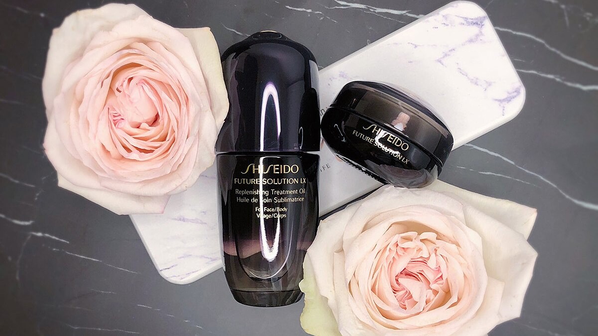 肌膚入秋的極緻呵護：一滴即潤 御藏美容油精萃＆一抹即亮 極上御藏眼唇霜