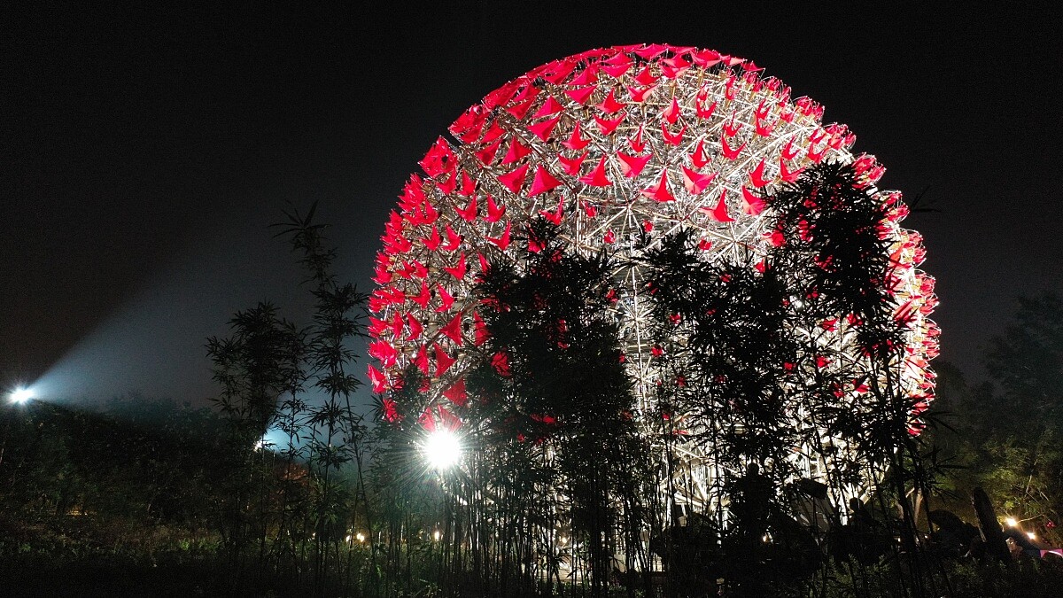 太美了！世大運聖火製作團隊「豪華朗機工」為2018臺中花博打造人類史上最大機械花！