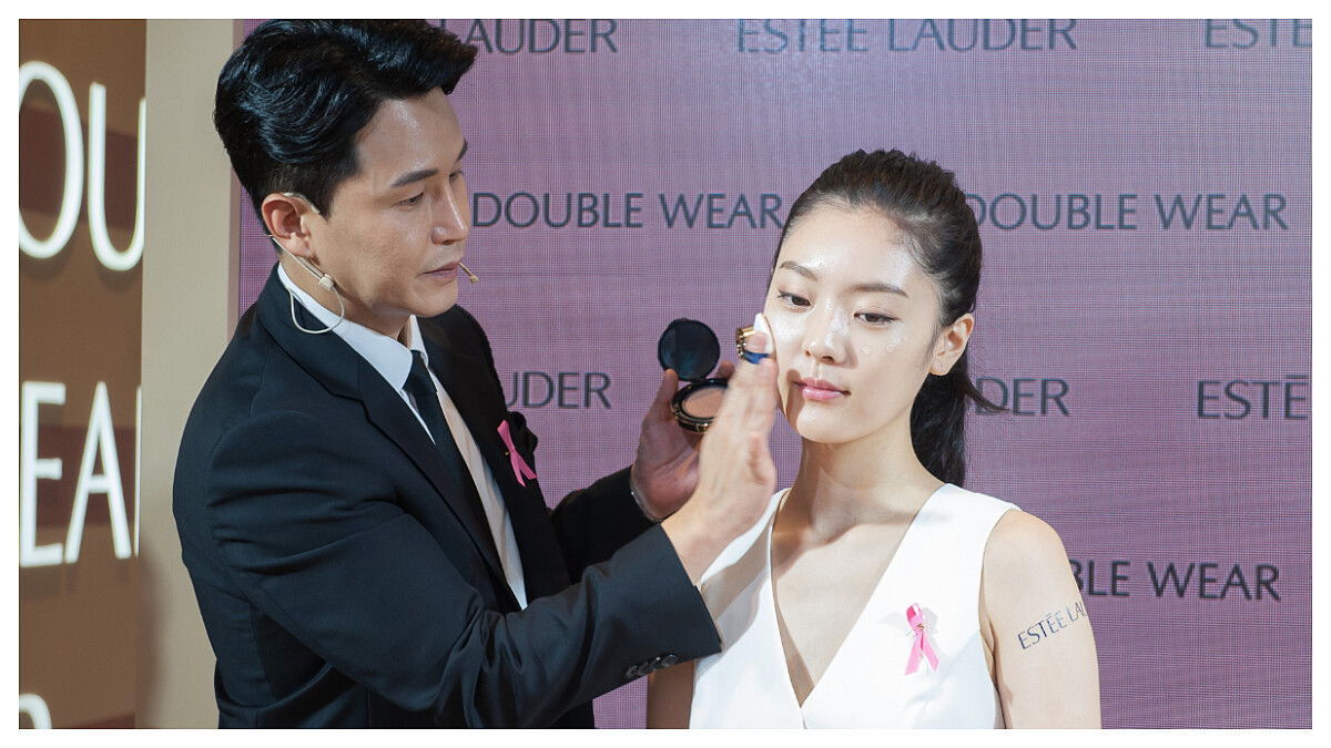 雅詩蘭黛韓國彩妝師Alex Cho：只需#333和#310就能畫出歐巴超注目的時髦韓系小姐橘色妝容！