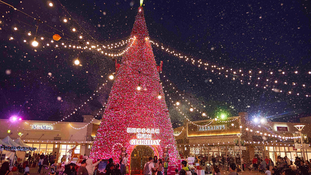 必拍18米高「可穿越」的奇幻聖誕樹！GLORIA OUTLETS華泰名品城打造2018浪漫聖誕村、露天飄雪聖誕市集