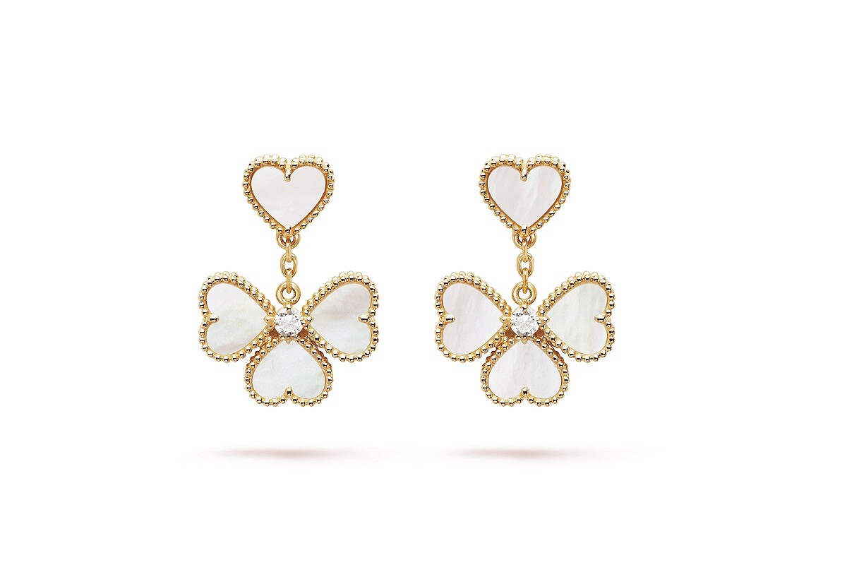 Sweet Alhambra系列黃K金耳環，白色珍珠母貝吊墜。