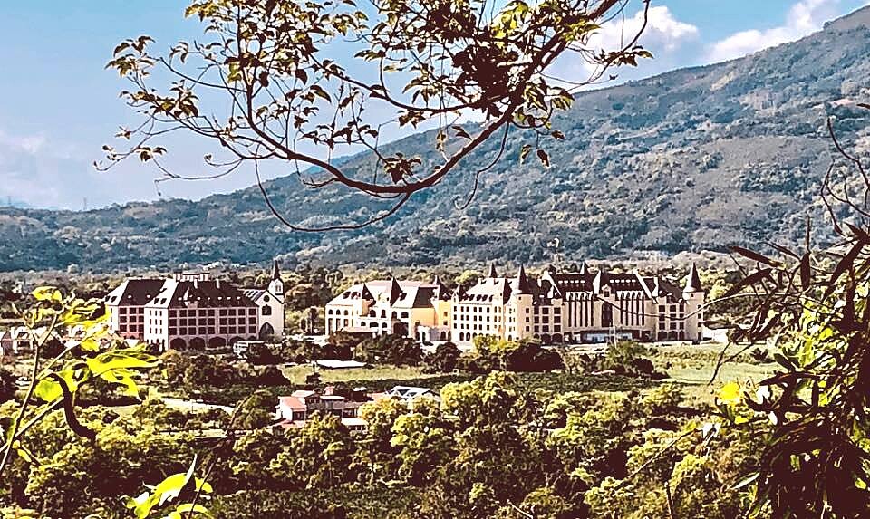 暖泉黃金湯、粉彩城堡、水樂園、室內甩尾車 集結所有夢幻城堡想像 春日必訪瑞穗春天國際觀光酒店粉彩莊園小鎮