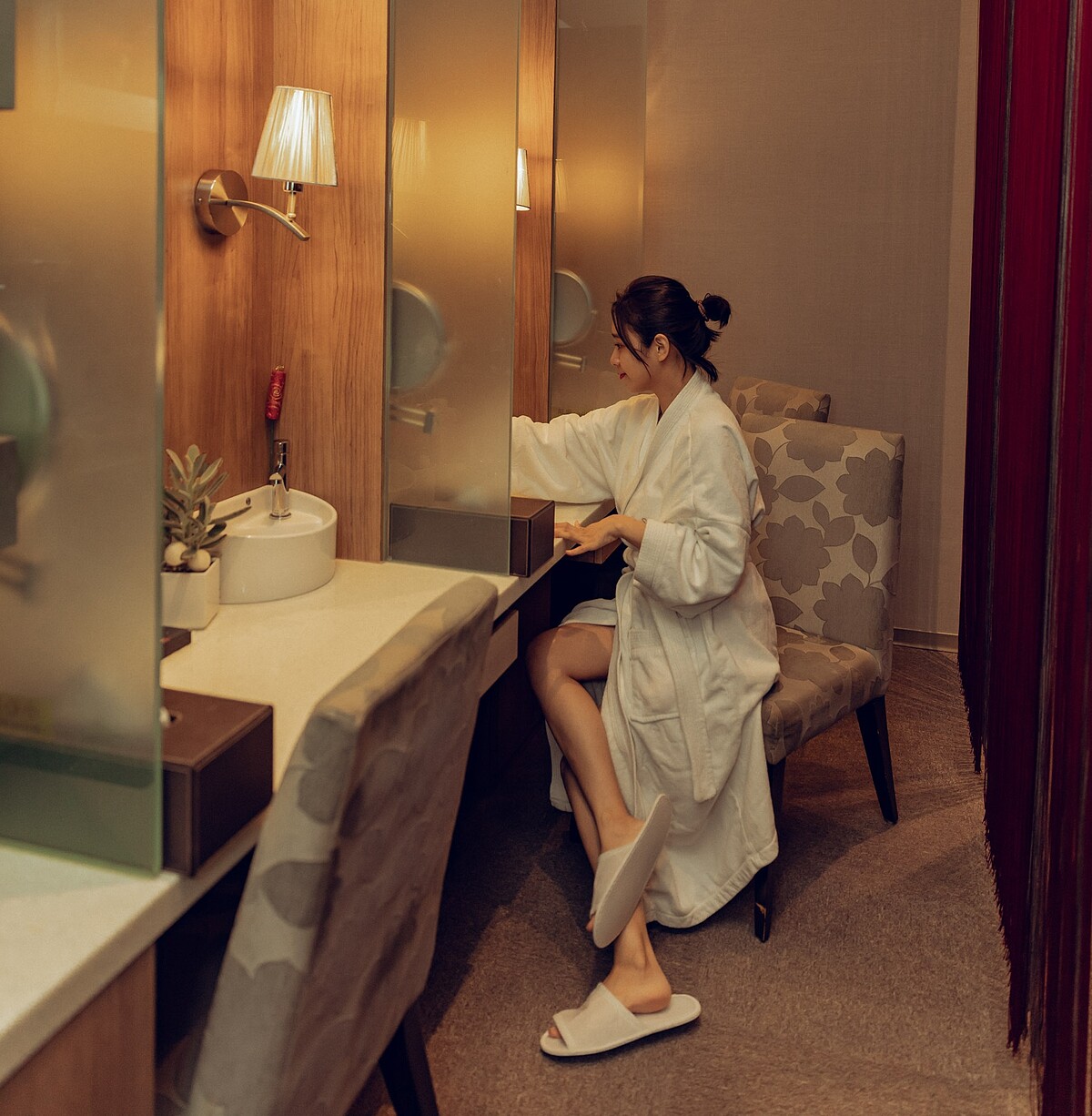 SOCIE施舒雅美容世界-唐葳體驗極光水亮分子課程