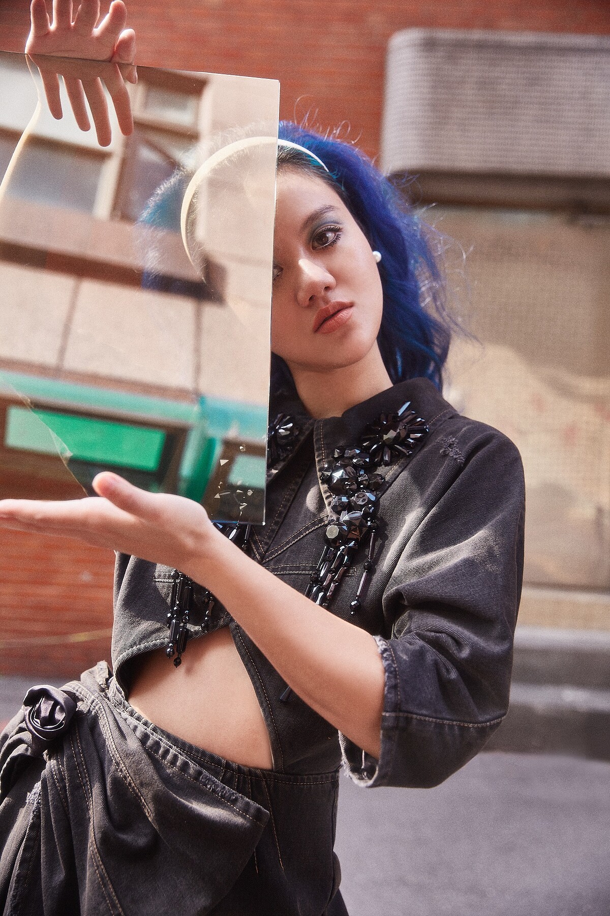 黑色造型洋裝，Miu Miu。