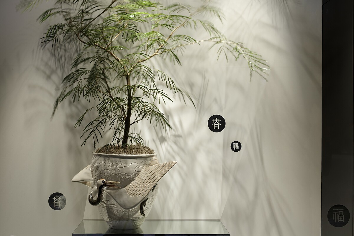 東京銀座「藝術櫥窗計畫」，驚喜見臺灣藝術家莊志維〈轉生樹〉