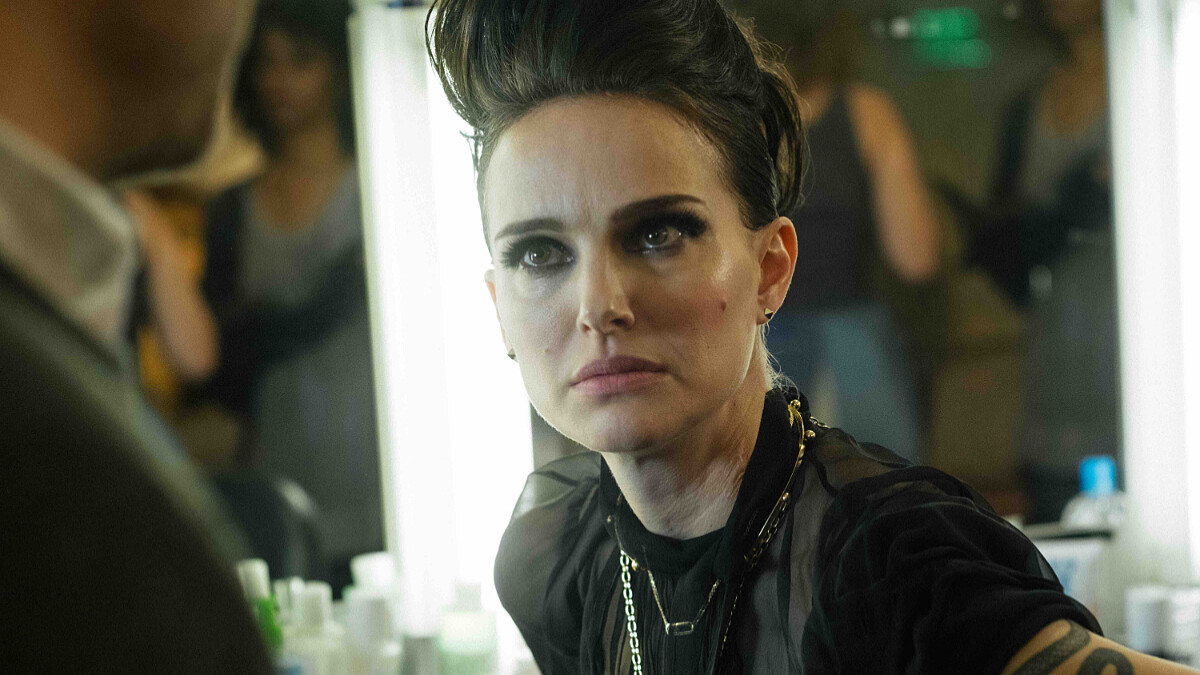 繼《黑天鵝》後又一巔峰之作！娜塔莉波曼、裘德洛主演《逆光天后》，重現巨星背後的暗黑成名路