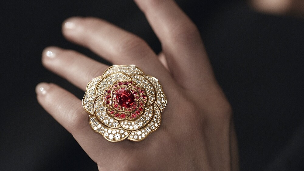 Chanel 香奈兒頂級珠寶系列《1.5 1 Camélia 5 Allures》