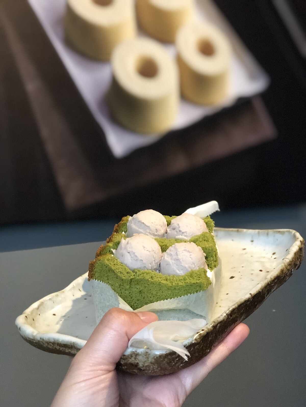 蒸蒸芋泥抹茶三明治，清新柔軟的抹茶戚風、飽滿綿滑芋泥球，再搭上鮮奶油，擄獲少女們的味蕾！