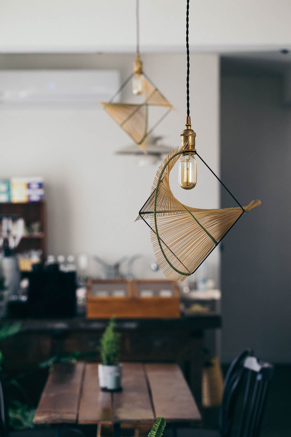 《Kamaro'an住下來吧》的浪草燈