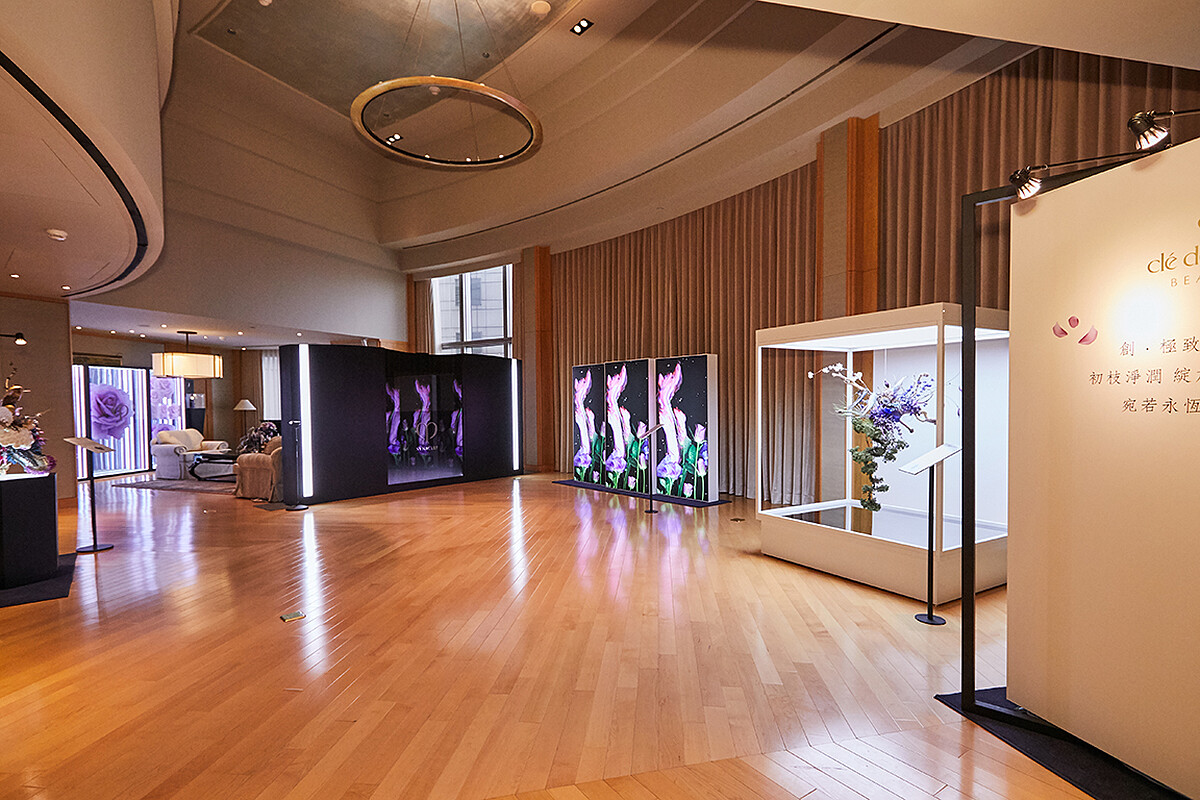 2位花藝師為肌膚之鑰打造花賞藝廊