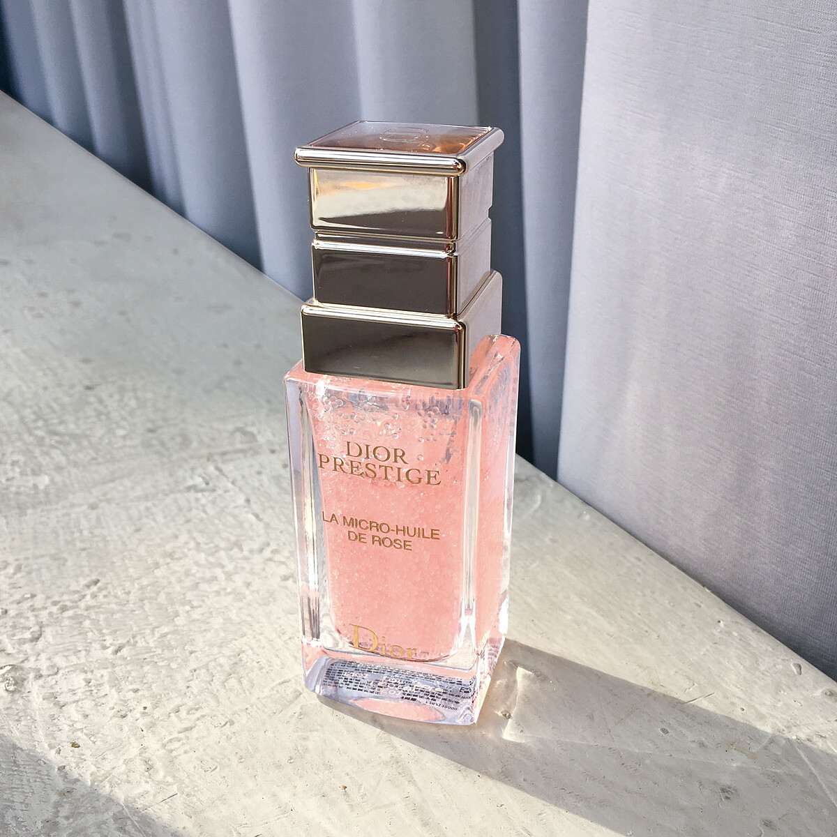 Dior精萃再生花蜜微導精露帶給妳宛如戀愛中的粉紅光