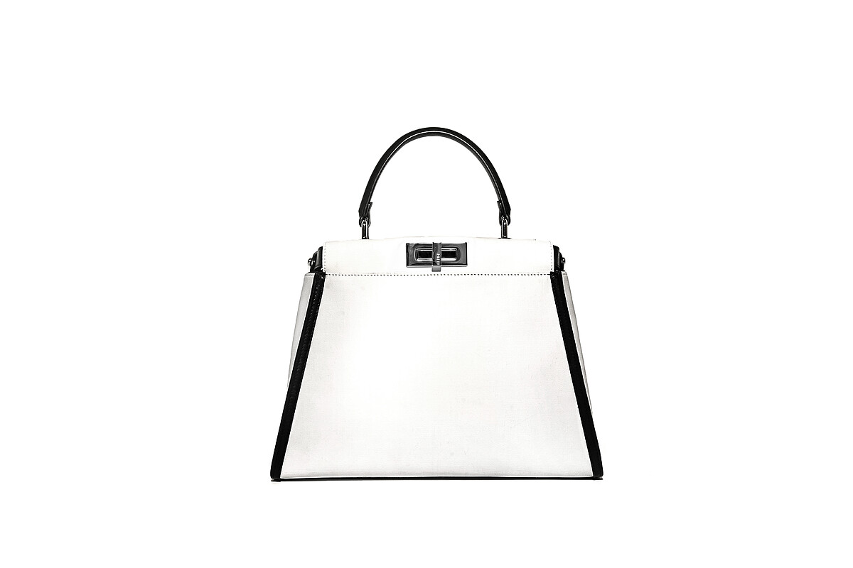 經典白色帆布款式Peekaboo的原型。