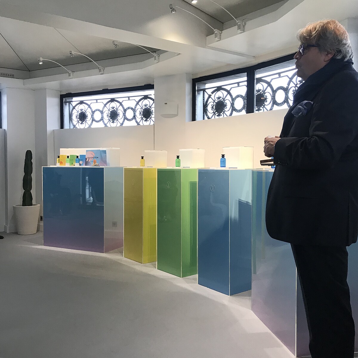 路易登威調香師 Jacques Cavallier Belletrud為我們解說這次全新香氛的成份結構。