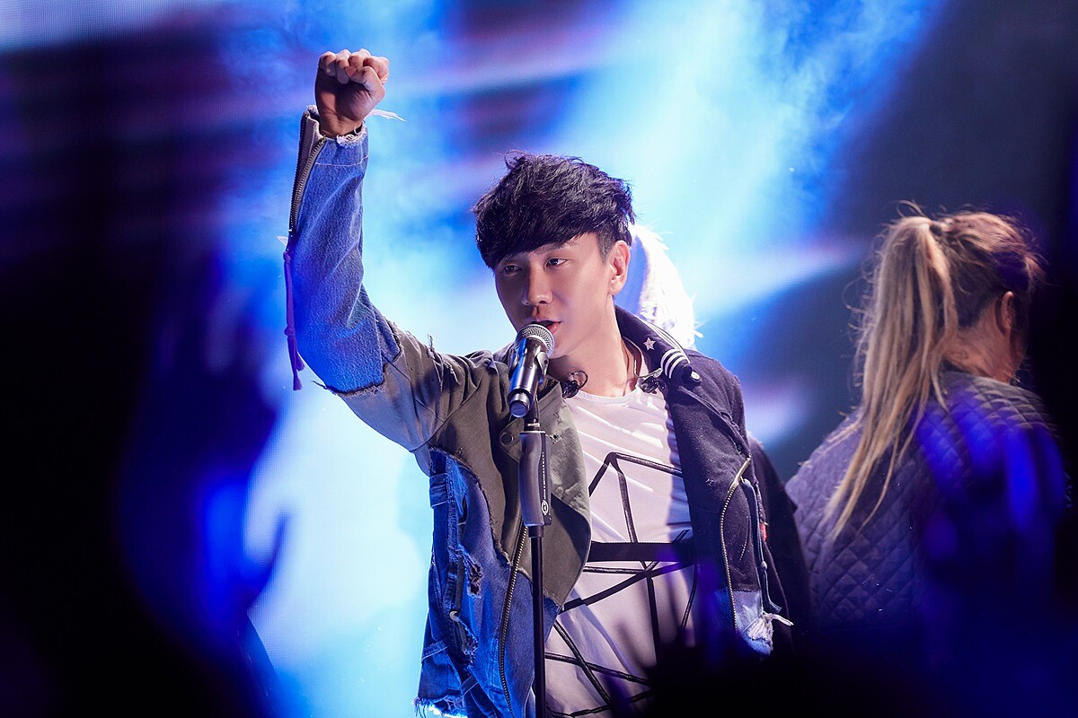 林俊傑〈進階〉MV拍攝與粉絲零距離互動:「真的比演唱會還珍貴!」