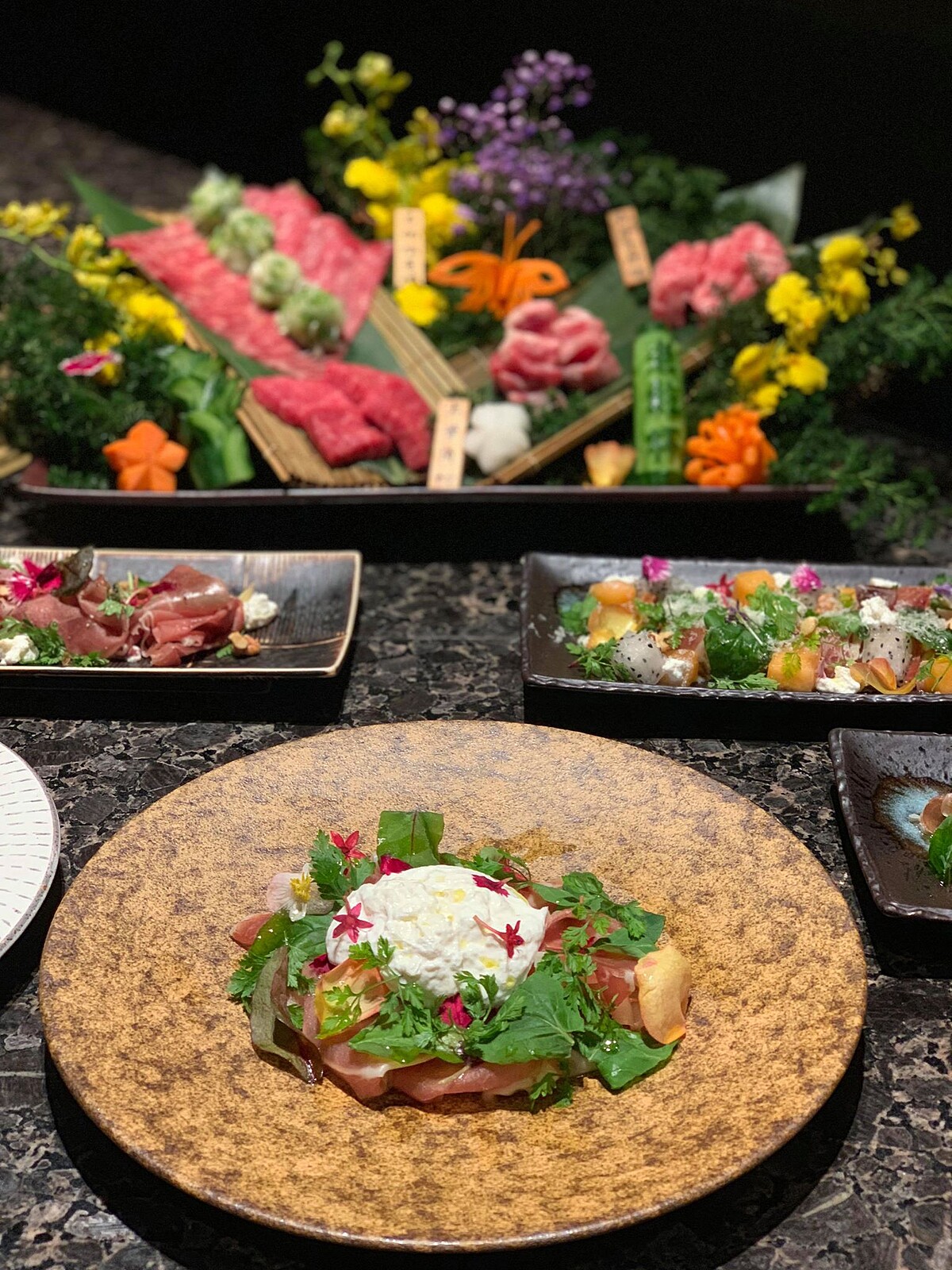 帕瑪生火腿布拉塔起司沙拉