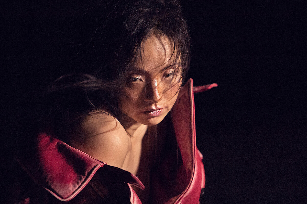 桃紅皮質大衣，Miu Miu