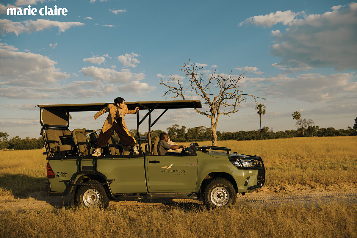 我一直都知道自己的初衷是什麼，知道當初是被什麼打動。一直以來對搖滾樂有非常深的執著跟熱情，那才是我想傳遞的音樂，所以在2016年的時候才會有獅子合唱團的誕生。GG Logo 圖樣西裝外套、絨面雙色寬版縮口褲、復古休閒鞋，all by Gucci