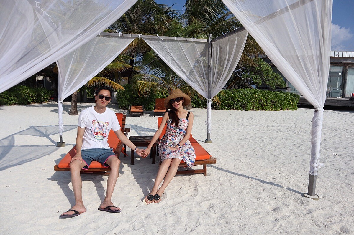 楊千霈夫婦Club Med馬爾地夫之旅，忘卻煩惱的兩人十分甜蜜合影