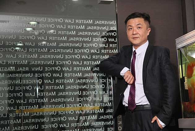 為了做自己認為該做的事，呂秋遠學會不再因他人評價所困，只專注於應該邁開的步伐。