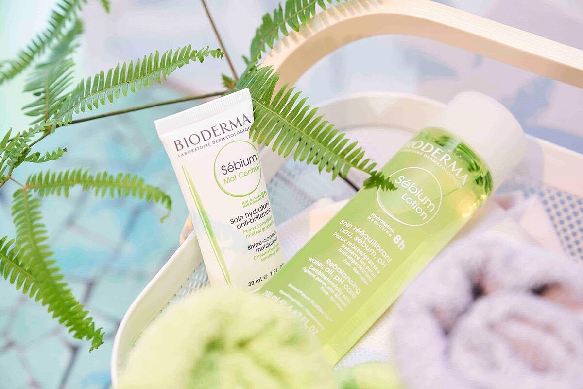 「BIODERMA貝膚黛瑪平衡控油精華露」加入控油保養護理程序，於清潔臉部後使用、協助平衡調理肌膚酸鹼度，有效維持健康肌膚酸鹼度，並且加乘後續 控油保養步驟，加倍強化長效控油保濕功效。