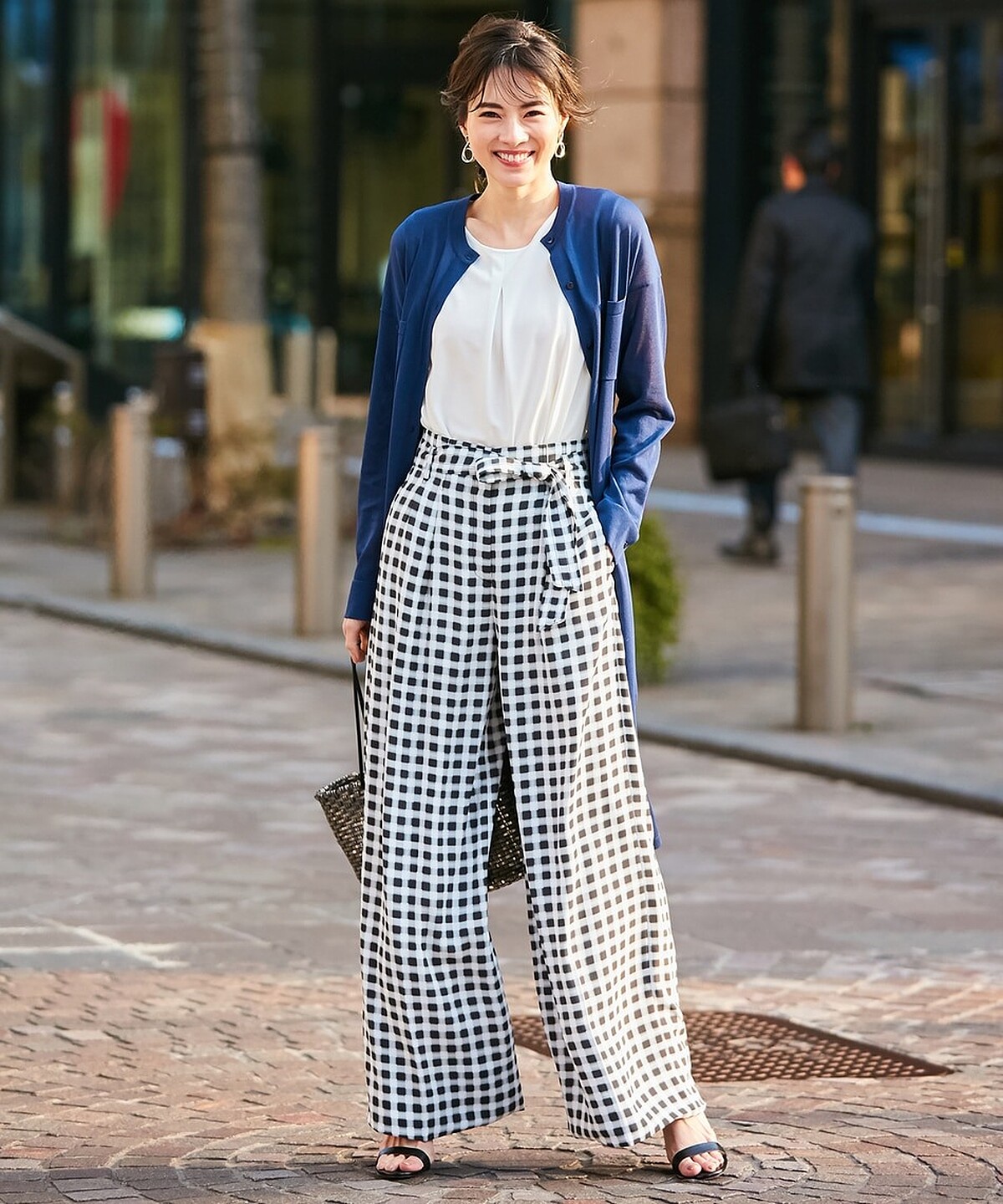 口袋長版針織罩衫、圓領上衣、綁帶格紋長寬褲all by ICB