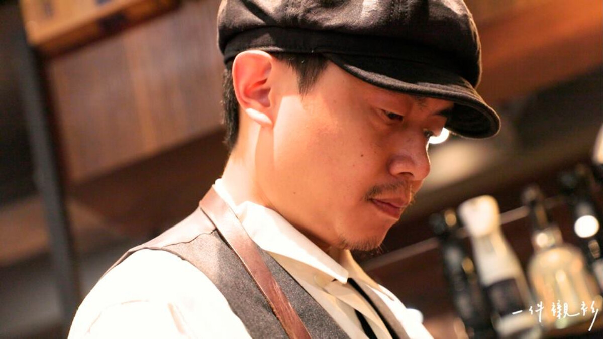 【一件襯衫】藏在理髮廳書櫃的「秘密酒吧」！